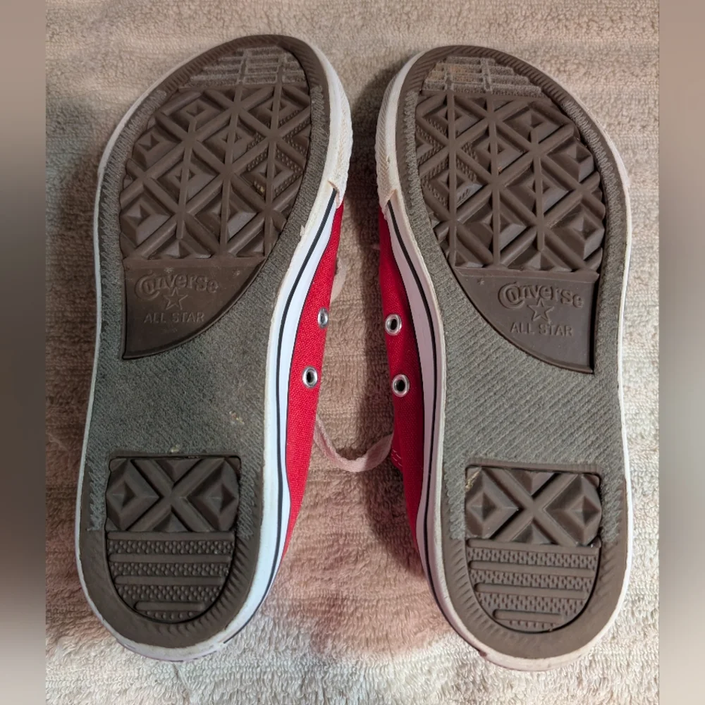 Converse All Star Kids Red Canvas Sneakers Youth Size 3.